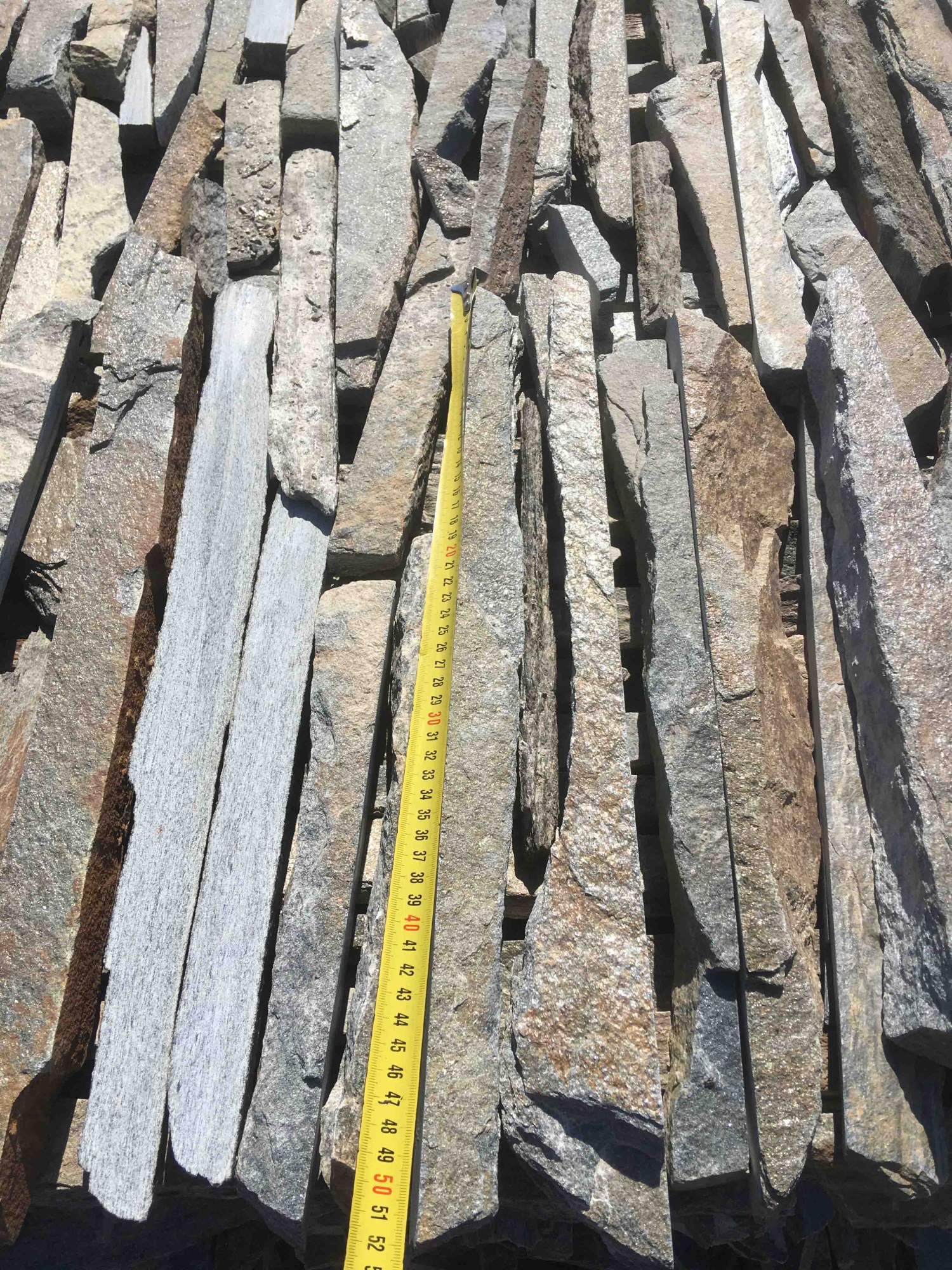 Горбушка златолит мультиколор для облицовки купить в Качканаре