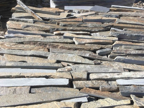 Горбушка златолит мультиколор для облицовки купить в Качканаре