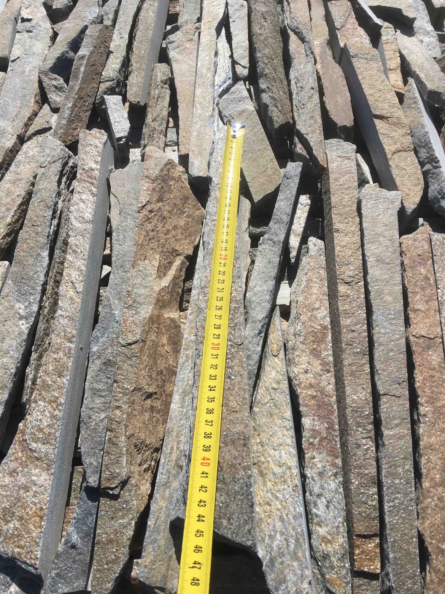 Горбушка златолит мультиколор для облицовки купить в Качканаре