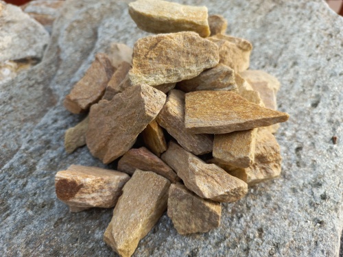 Златолит жёлтый декоративная каменная крошка купить в Качканаре