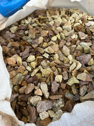 Златолит персиковый декоративная каменная крошка купить в Качканаре