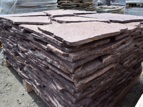 Плитняк лемезит бордовый для облицовки цоколя 20-25 мм  купить в Качканаре