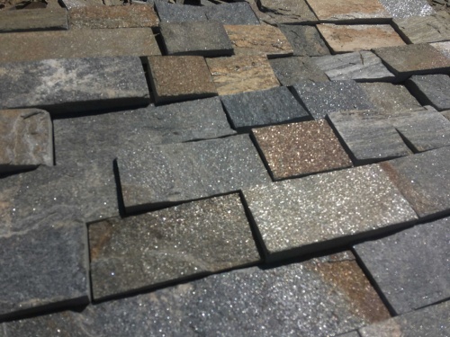 Плитка пилёная златолит Уральский для цоколя, отмостки купить в Качканаре