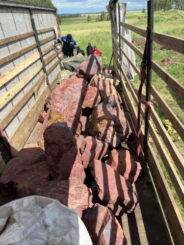 Ландшафтные глыбы красно-фиолетовые 200-1000 килограмм купить в Качканаре