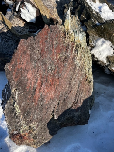 Ландшафтные глыбы красно-фиолетовые 200-1000 килограмм купить в Качканаре