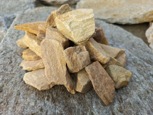 Златолит жёлтый декоративная каменная крошка купить в Качканаре