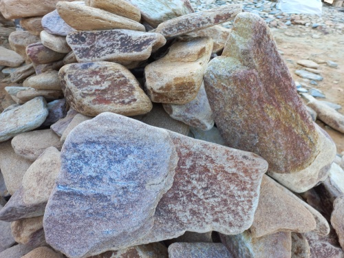 Златолит жёлтый, жёлто-зелёный глыбки и валуны для ланшафтного дизайна купить в Качканаре