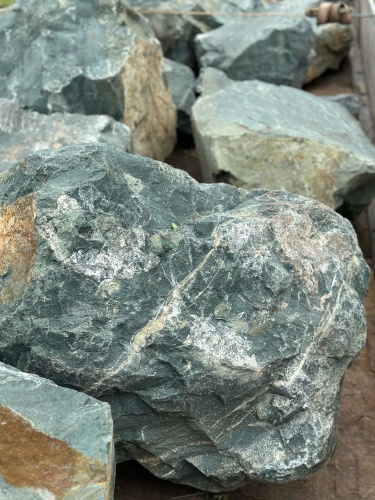 Камни для ландшафтного дизайна зелёные 10-60 килограмм купить в Качканаре