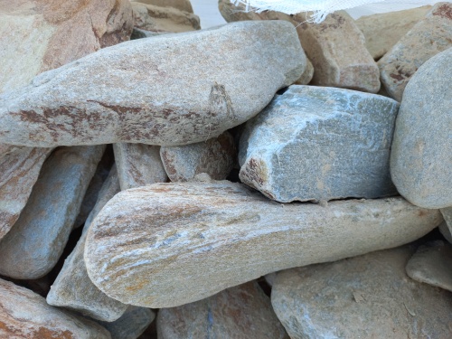 Златолит жёлтый, жёлто-зелёный глыбки и валуны для ланшафтного дизайна купить в Качканаре