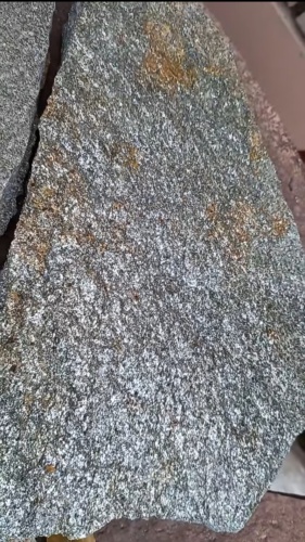 Плитняк златолит серебристый для цоколя, отмостки купить в Качканаре