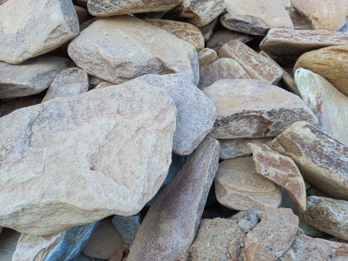 Златолит жёлтый, жёлто-зелёный глыбки и валуны для ланшафтного дизайна купить в Качканаре