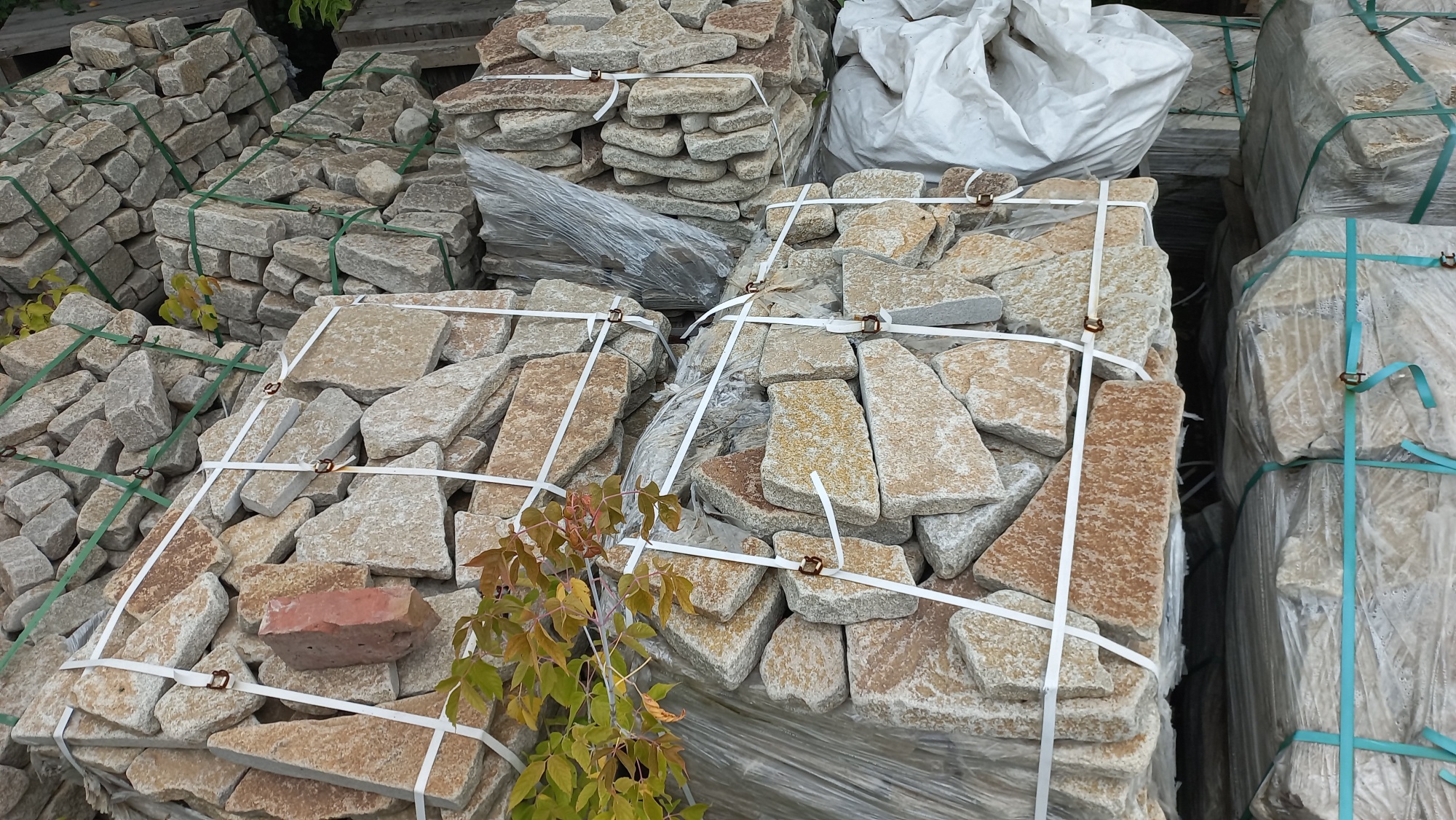 Плитняк гранитный галтованный купить в Качканаре