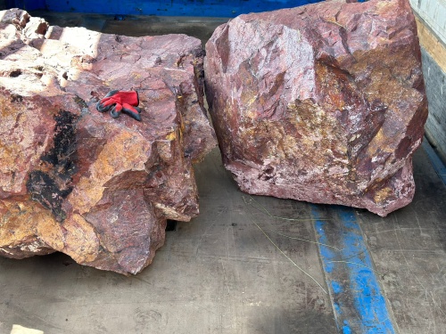 Ландшафтные глыбы красно-фиолетовые 200-1000 килограмм купить в Качканаре