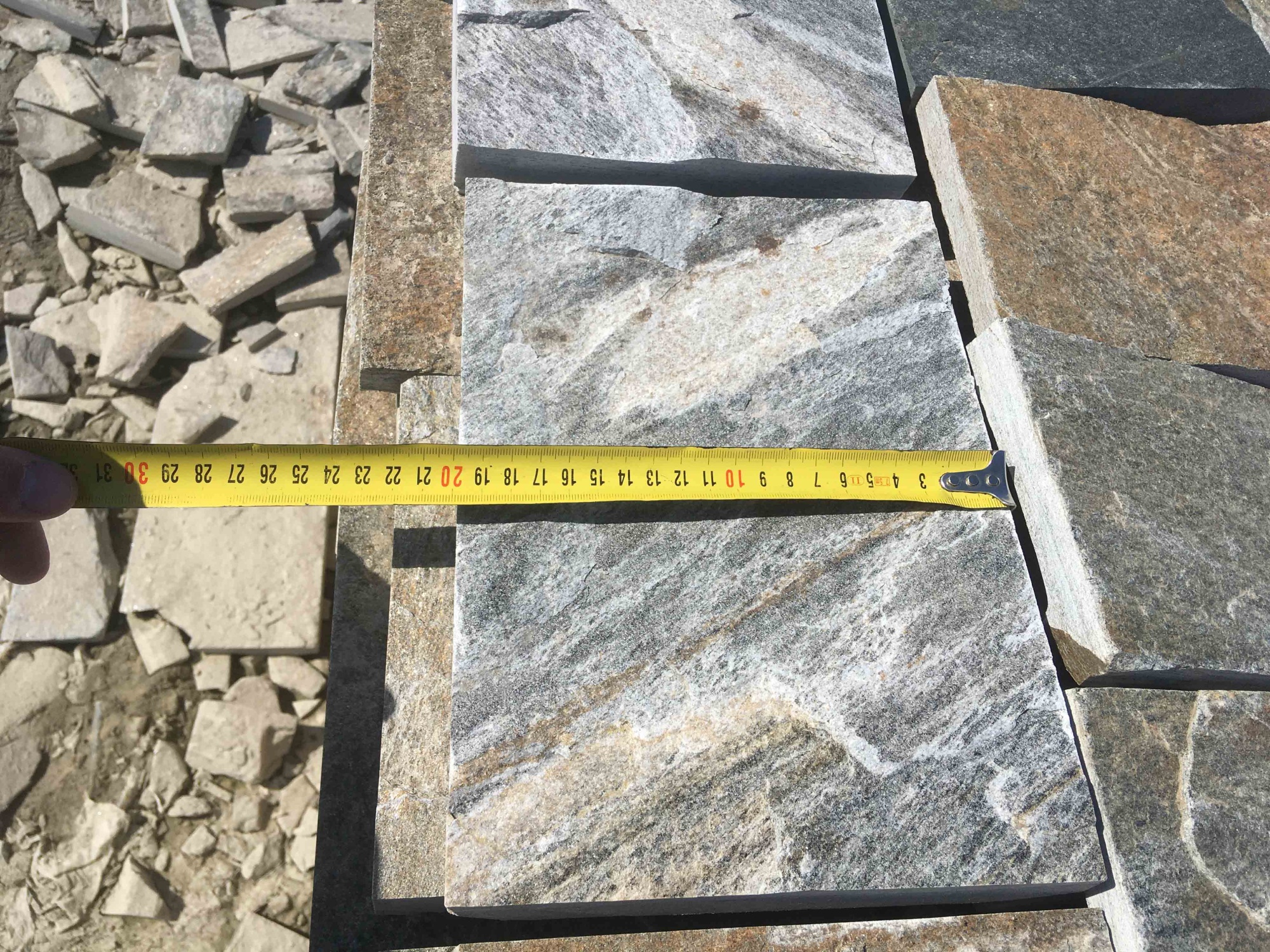 Плитка пилёная златолит Уральский для цоколя, отмостки купить в Качканаре