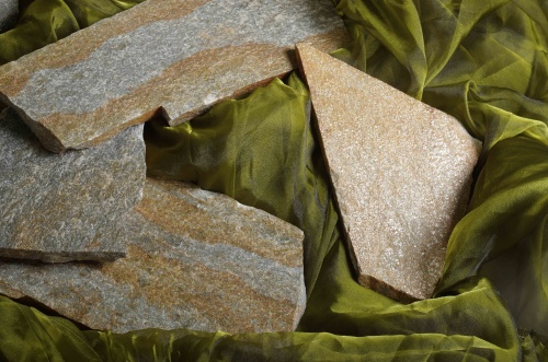 Плитняк златолит Уральский  для фасада купить в Качканаре