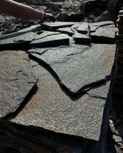 Плитняк златолит серебристый для фасада купить в Качканаре