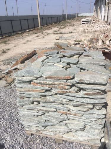 Златолит серебристый галтованный для лестниц купить в Качканаре