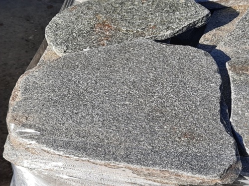 Златолит серебристый галтованный для лестниц купить в Качканаре