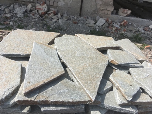 Златолит серебристый галтованный для лестниц купить в Качканаре